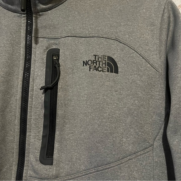The North Face Half Zip Men's Pullover Long Sleeved Zippered Chest Pocket Medium - Picture 2 of 11